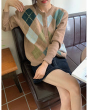 將圖片載入圖庫檢視器 菱形針織Cardigan-現貨