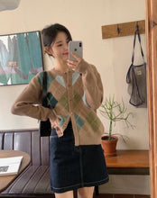 將圖片載入圖庫檢視器 菱形針織Cardigan-現貨